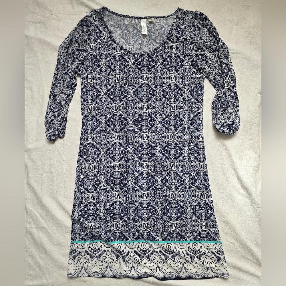 5/25$ Tacera Blue and White Patterned Midi Dress